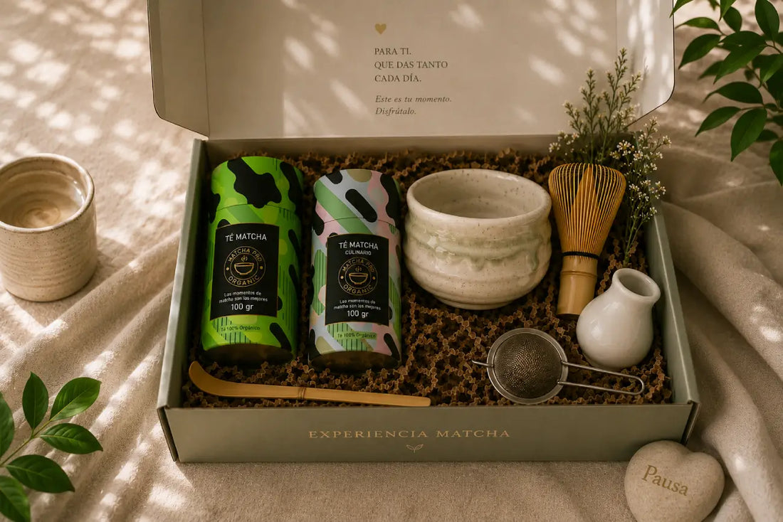 Caja regalo Experiencia Matcha con botes de té matcha, cuenco chawan, chasen y utensilios — MatchaPro