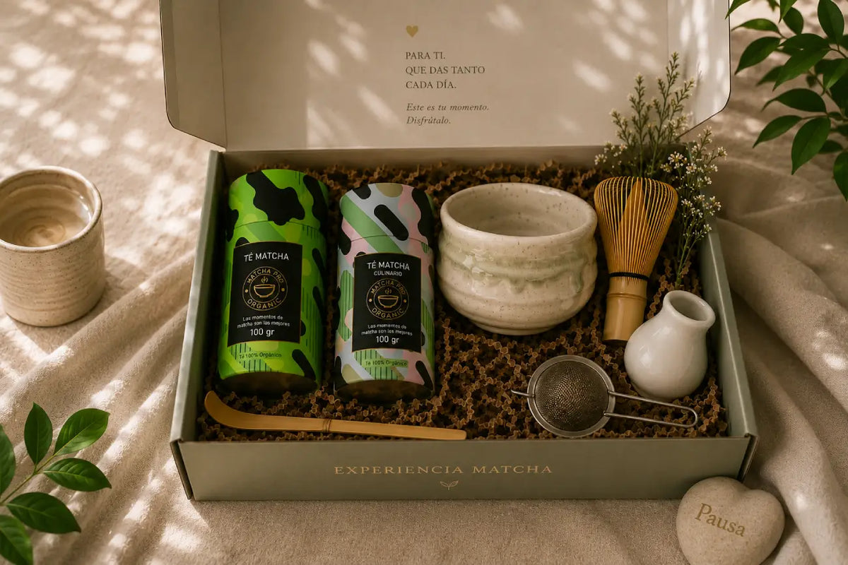Caja regalo Experiencia Matcha con botes de té matcha, cuenco chawan, chasen y utensilios — MatchaPro