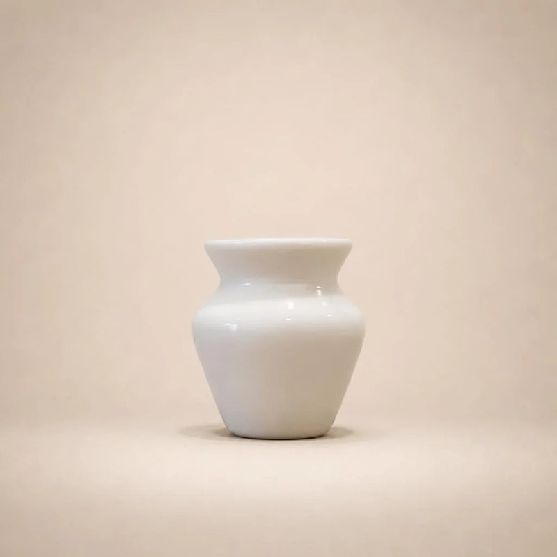 Sostenedor de cerámica blanca para chasen de matcha — MatchaPro