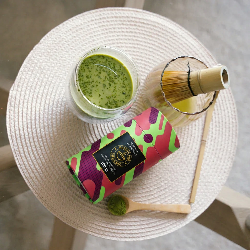 Té Matcha con Arándanos servido en taza — MatchaPro España